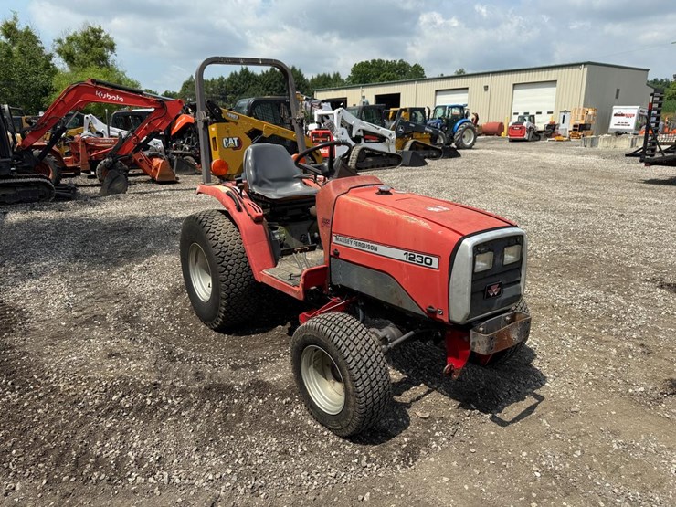 massey-ferguson-1230-image-6