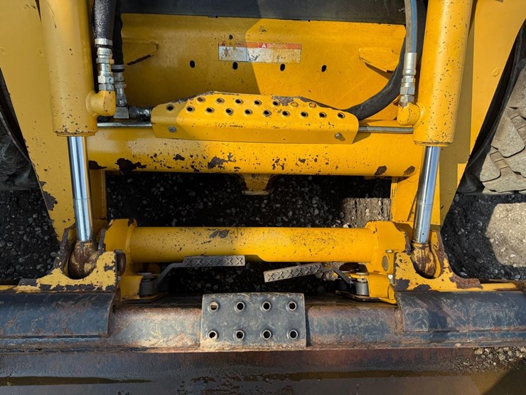 john-deere-270-image-10