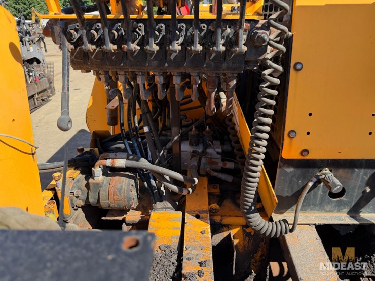 2012-caterpillar-cb54xw-image-14