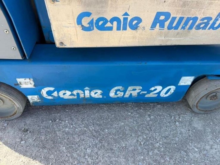 2015-genie-gr-20-electric-personnel-lift-gr1539528-image-15