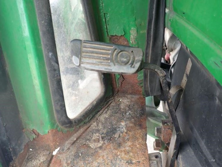 2011-john-deere-1023e-image-42