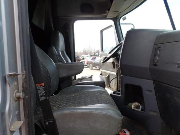 2016-mack-cxu613-t/a-hiway-tractor---sleeper---1m1-image-35