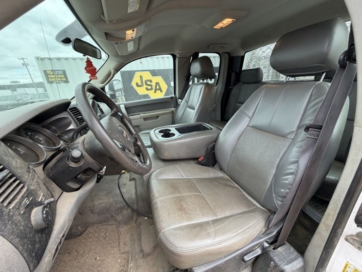 2013-gmc-sierra-2500-image-24