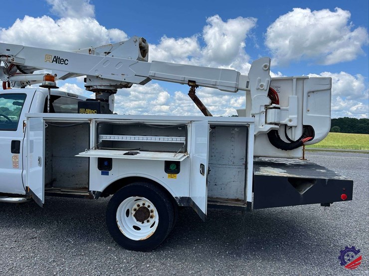 2013-ford-f550-image-18