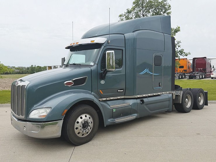 2018-peterbilt-579-image-2