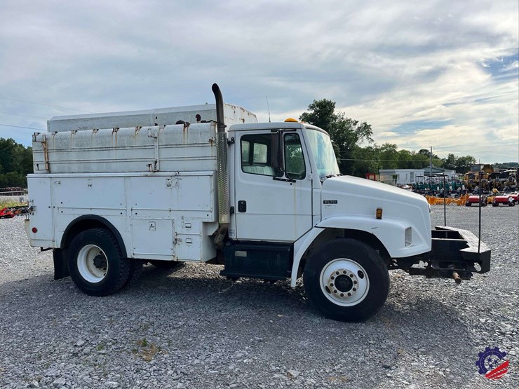 2003-freightliner-fl70-image-4