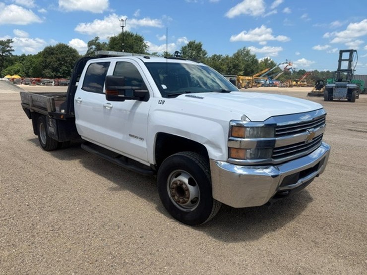 2015-chevrolet-silverado-3500-image-2