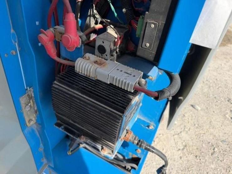 2015-genie-gr-20-electric-personnel-lift-gr1539528-image-17