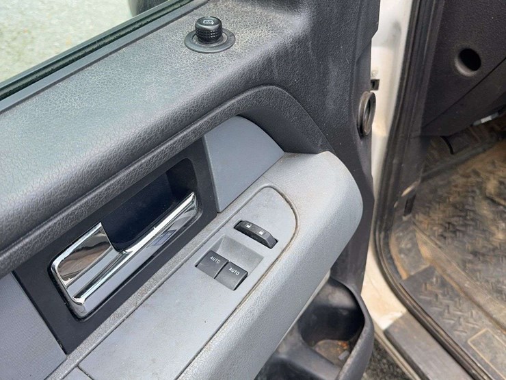 2013-ford-f150-image-17