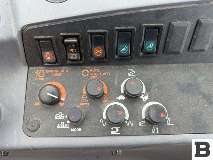 2021-kubota-m6-141-image-53