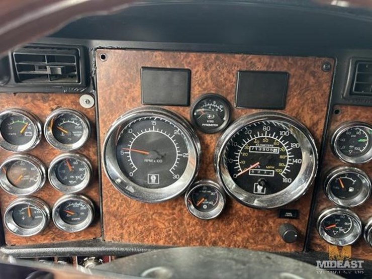 2014-kenworth-t800-image-33