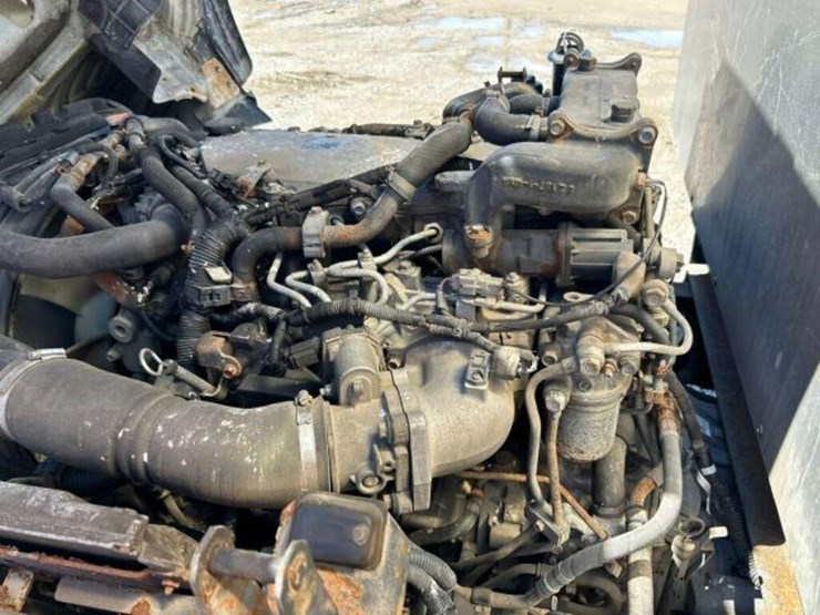 2015-isuzu-nrr-image-19