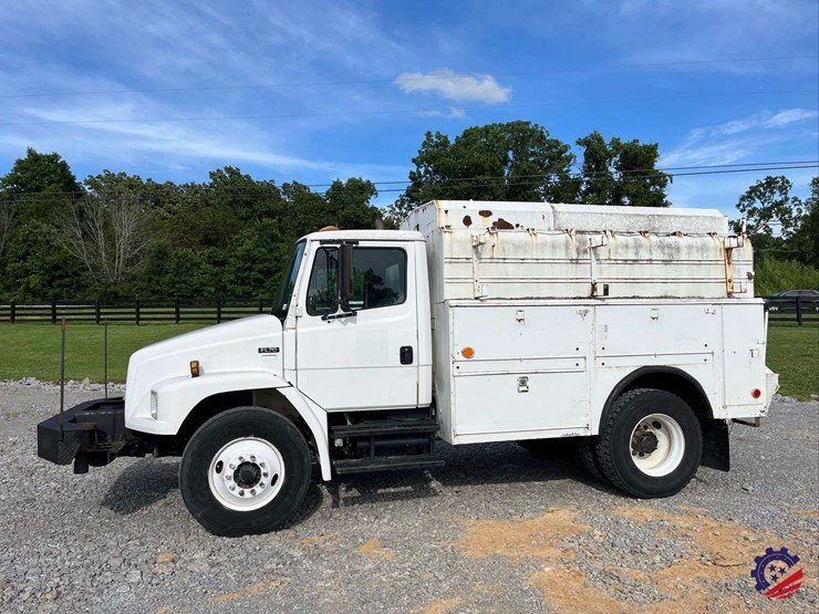 2003-freightliner-fl70-image-1