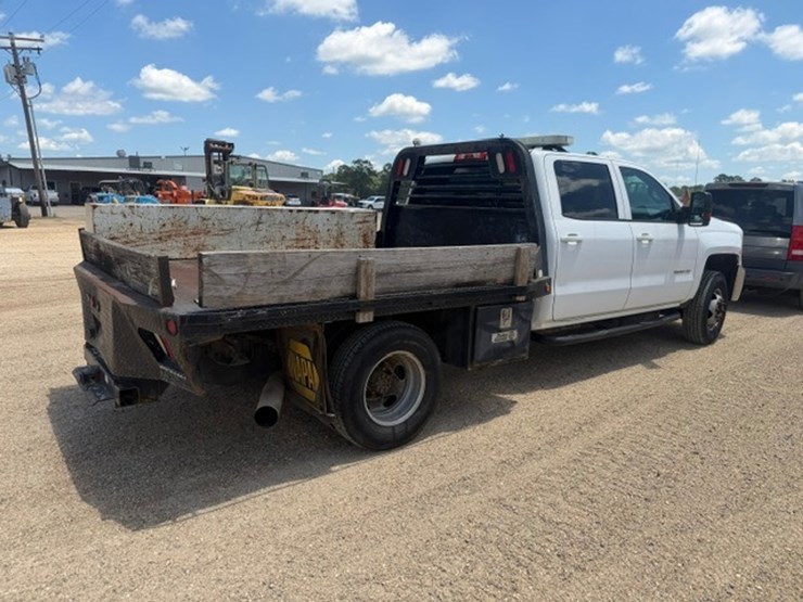 2015-chevrolet-silverado-3500-image-3
