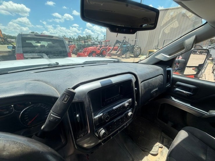 2015-chevrolet-silverado-3500-image-48