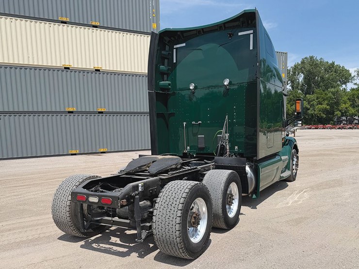 2019-peterbilt-579-image-2