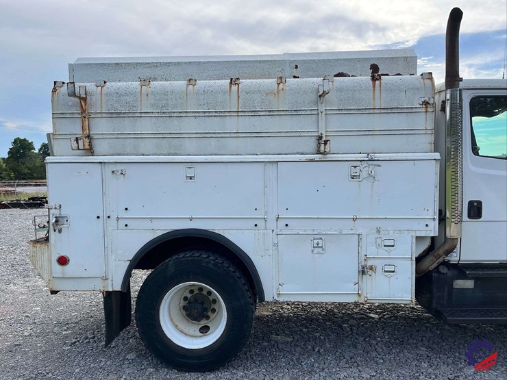 2003-freightliner-fl70-image-33