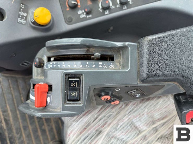 2021-kubota-m6-141-image-52