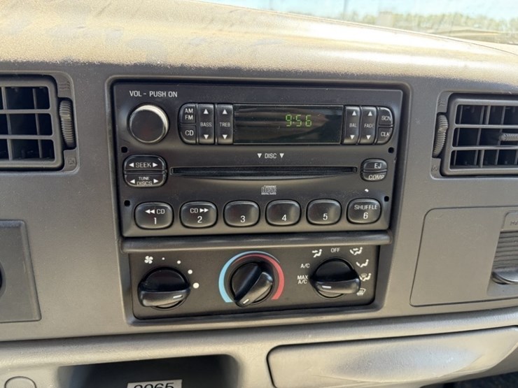 2004-ford-f350-xlt-image-28