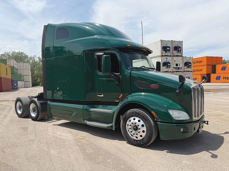 2019-peterbilt-579-image-1