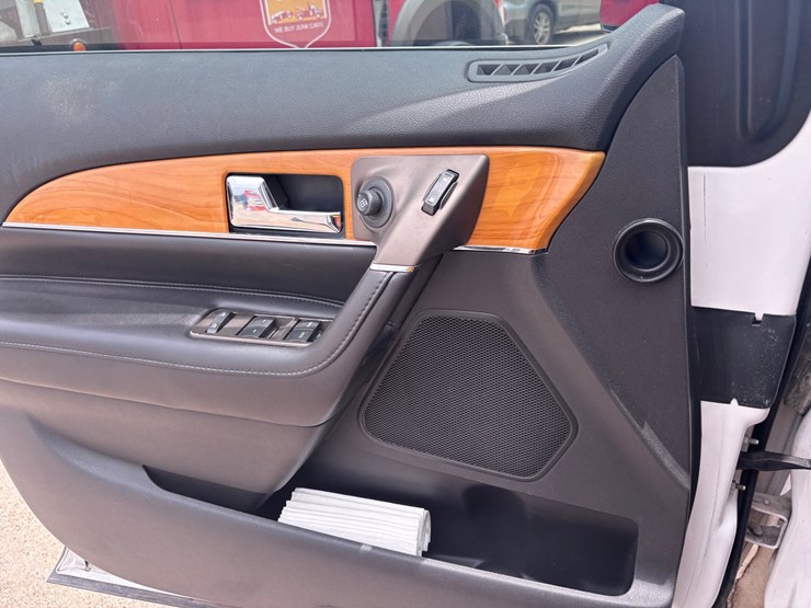 2011-lincoln-mkx-image-11