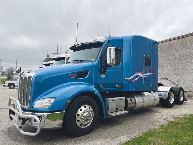 2020-peterbilt-579-image-1
