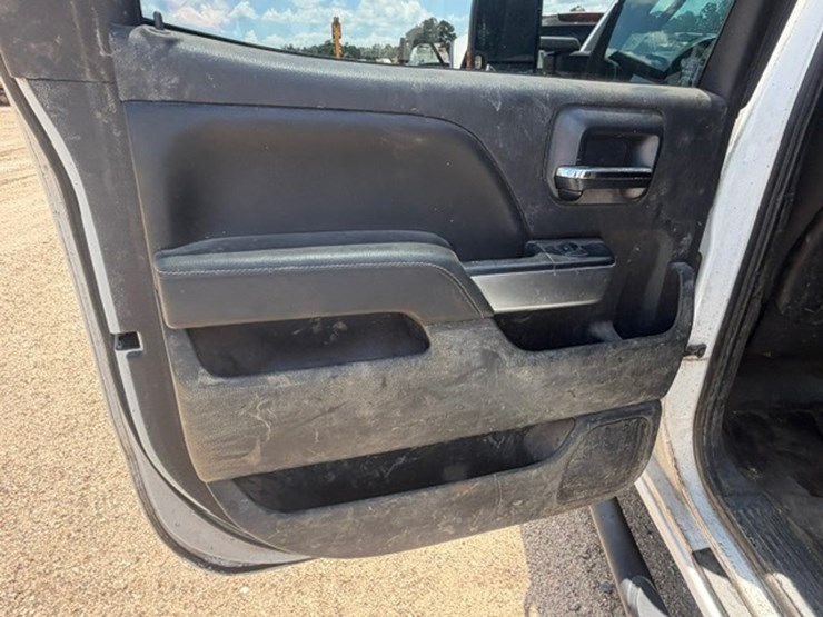 2015-chevrolet-silverado-3500-image-25