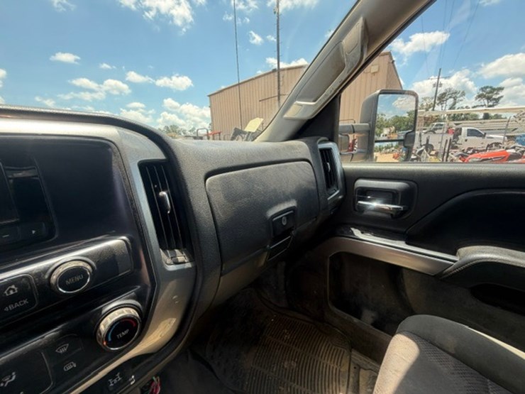 2015-chevrolet-silverado-3500-image-46