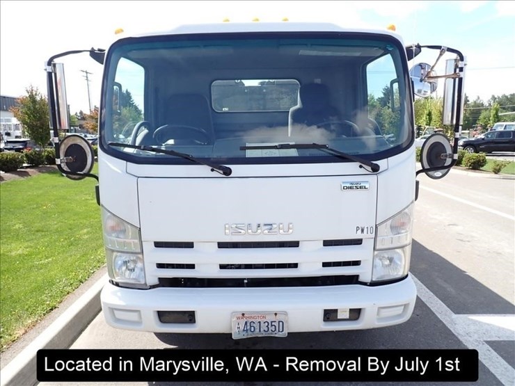 2010-isuzu-nqr-image-32