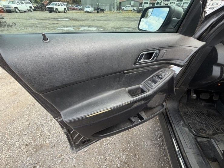 2018-ford-explorer-image-25