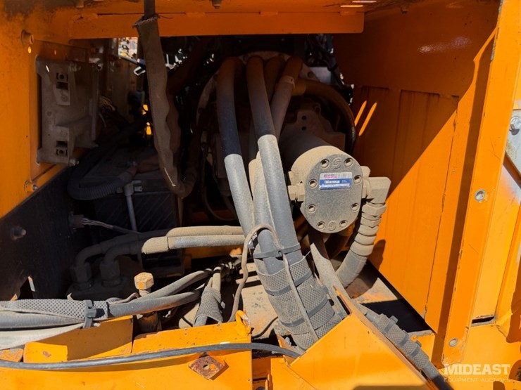 2012-caterpillar-cb54xw-image-17