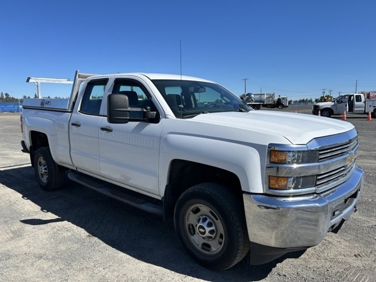 2015-chevrolet-silverado-2500-image-2