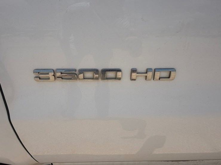 2015-chevrolet-silverado-3500-image-15