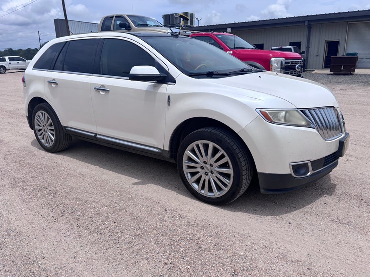2011-lincoln-mkx-image-2