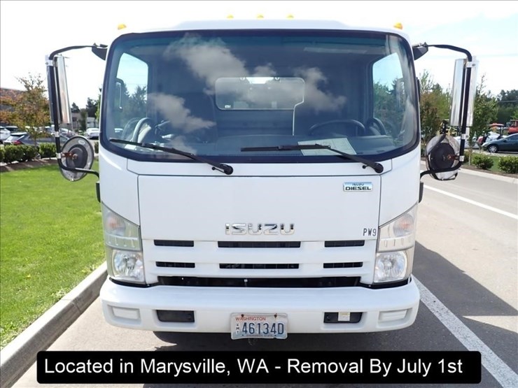2010-isuzu-nqr-image-30