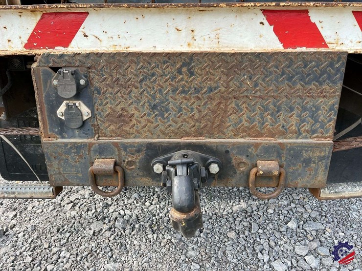 2003-freightliner-fl70-image-28