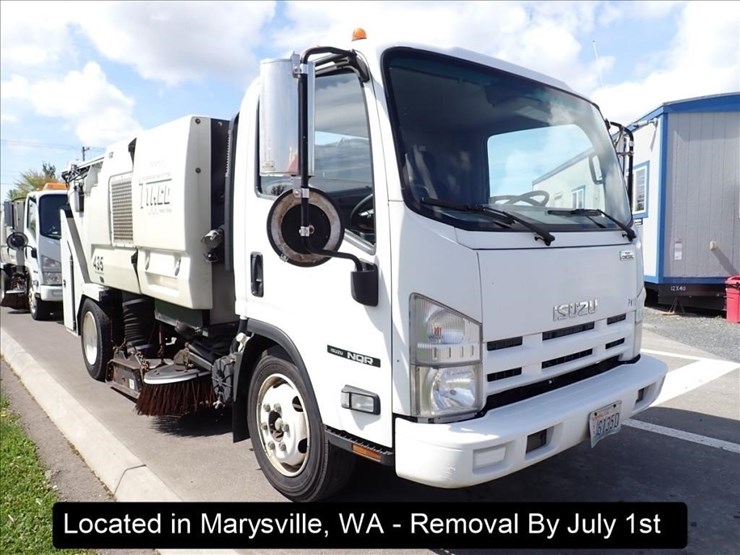 2010-isuzu-nqr-image-31