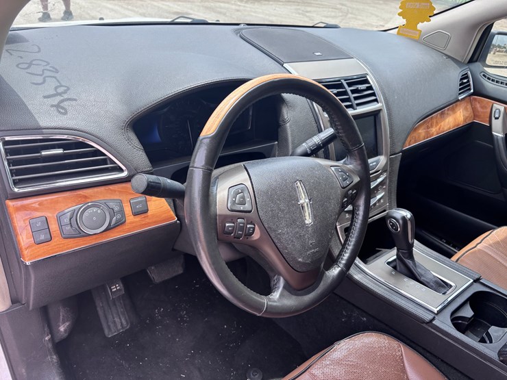 2011-lincoln-mkx-image-8