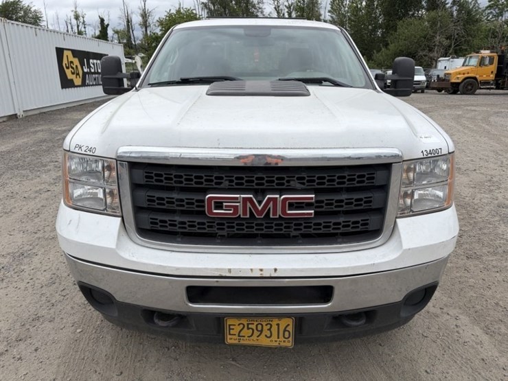 2013-gmc-sierra-2500-image-8
