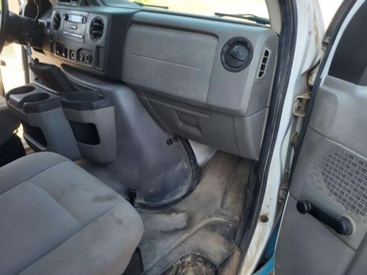 2009-ford-e450-image-25