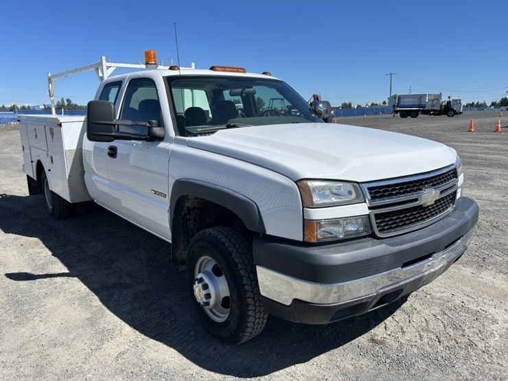 2006-chevrolet-silverado-3500-image-2