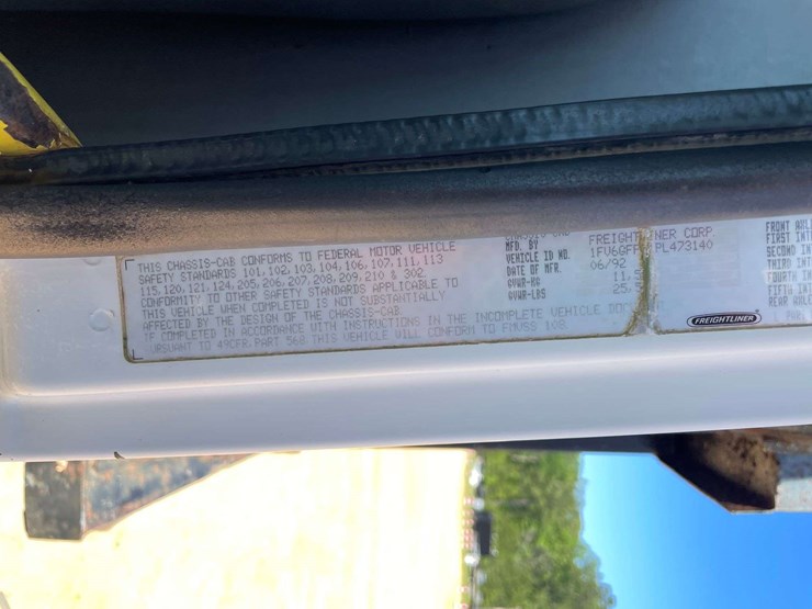 1993-freightliner-fl60-image-27