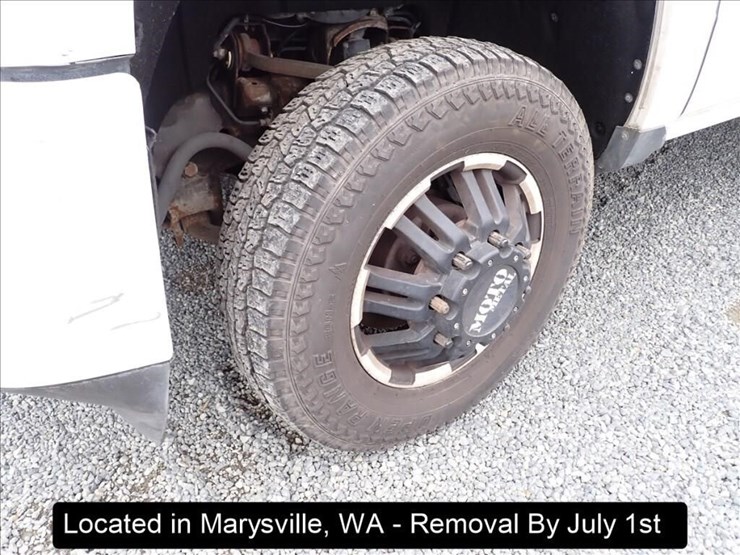 2016-chevrolet-3500-image-16