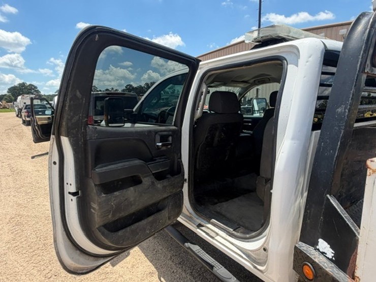2015-chevrolet-silverado-3500-image-24