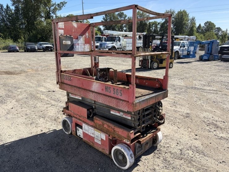 1997-grove-sm2232e-scissor-lift-image-2