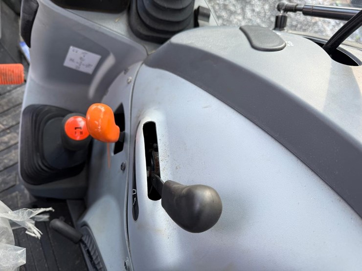 new-holland-powerstar-100-image-25