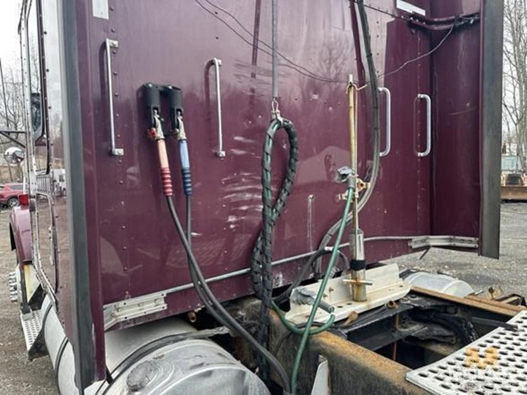 2014-kenworth-t800-image-11