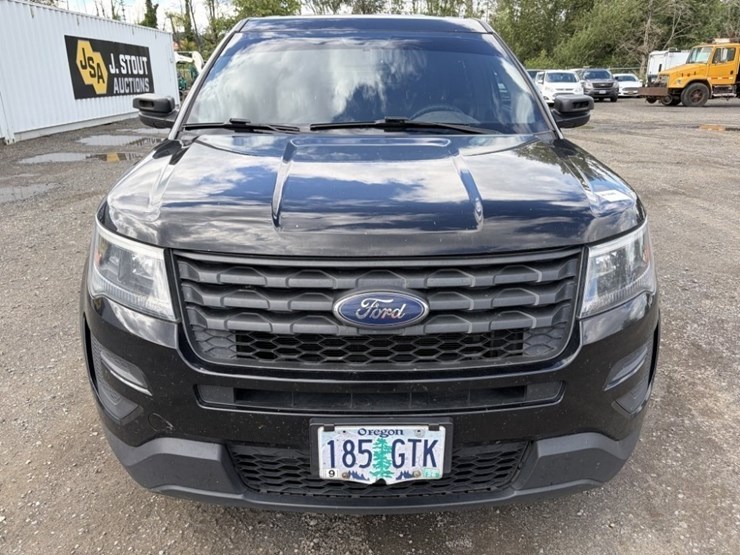2018-ford-explorer-image-8