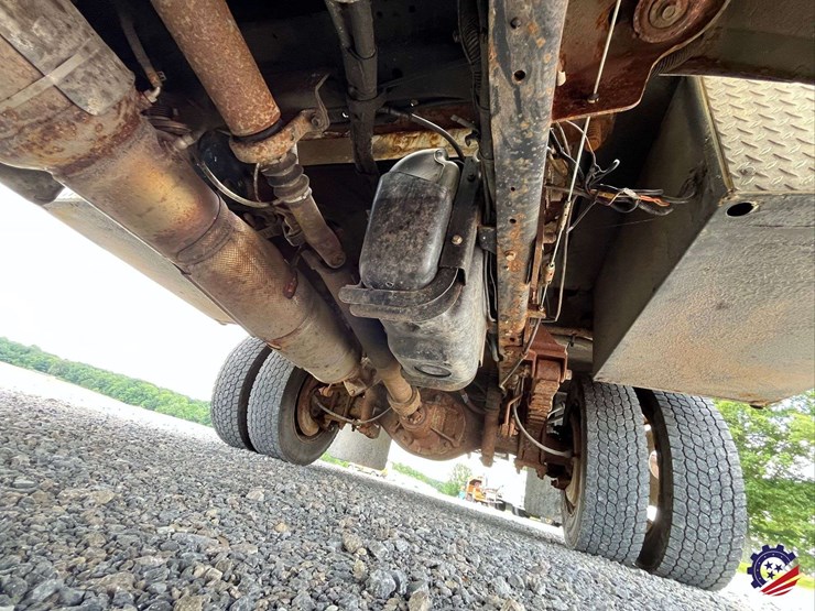 2013-ford-f550-image-21