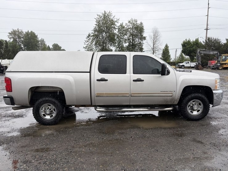 2009-chevrolet-silverado-2500-hd-lt-4x4-pickup-image-3